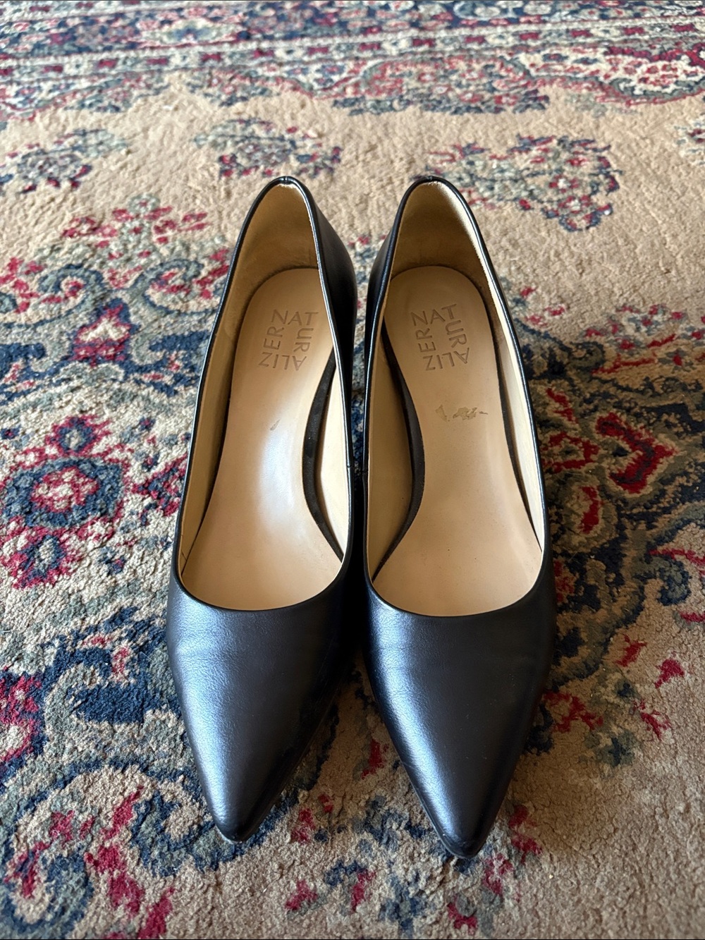 Naturalizer Black Pointed Toe Leather Pumps